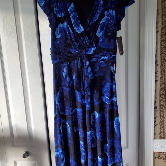 Dress - Picture 1 of 4